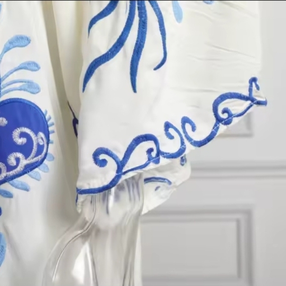 Elegant Floral Maxi Dress - Blue And White - Picture 14 of 16